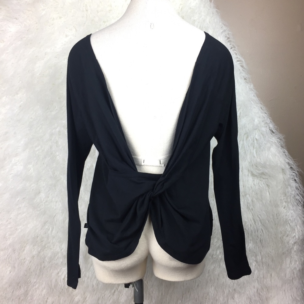 Fabletics twist back shirt. Open back shirt